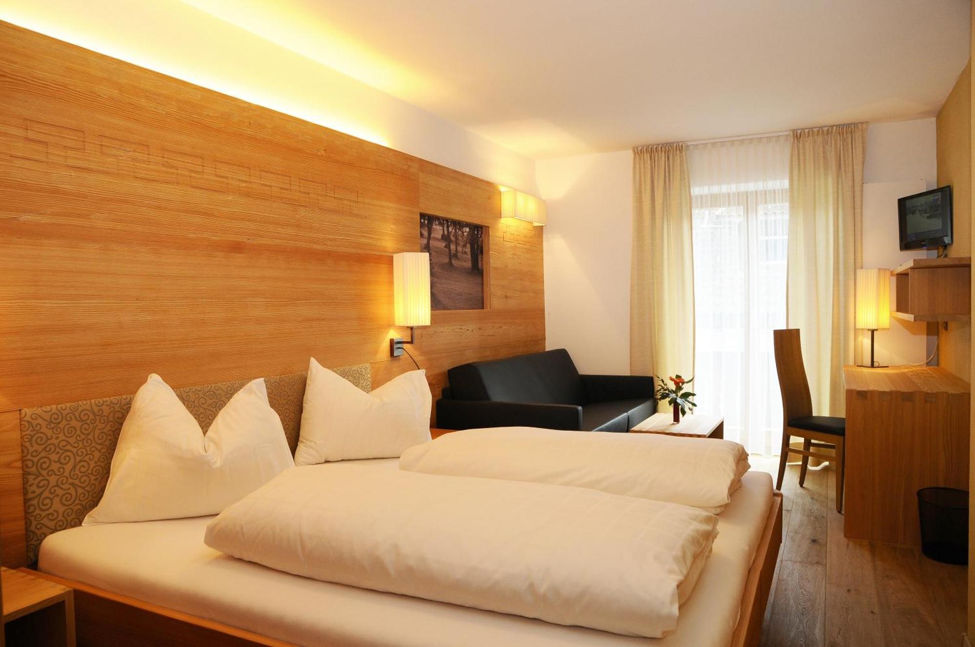 Hotel Olaga Valdaora di Sotto Bagian luar foto