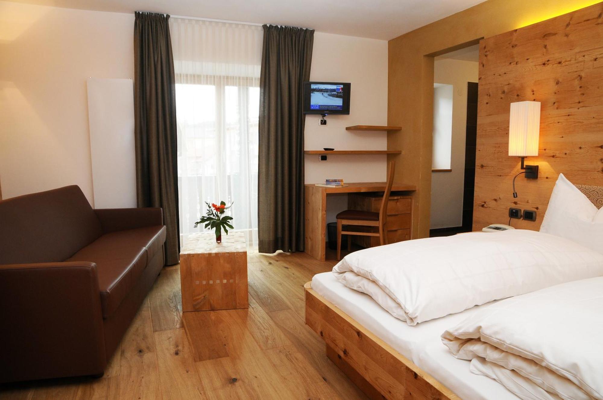 Hotel Olaga Valdaora di Sotto Bagian luar foto